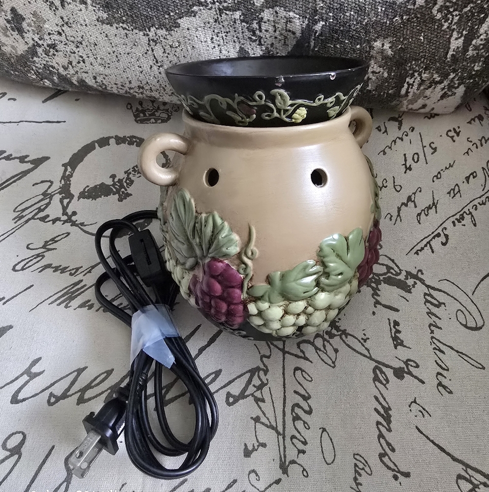 Scentsy electric wax warmer, "Tuscan Grapevine" design GUC